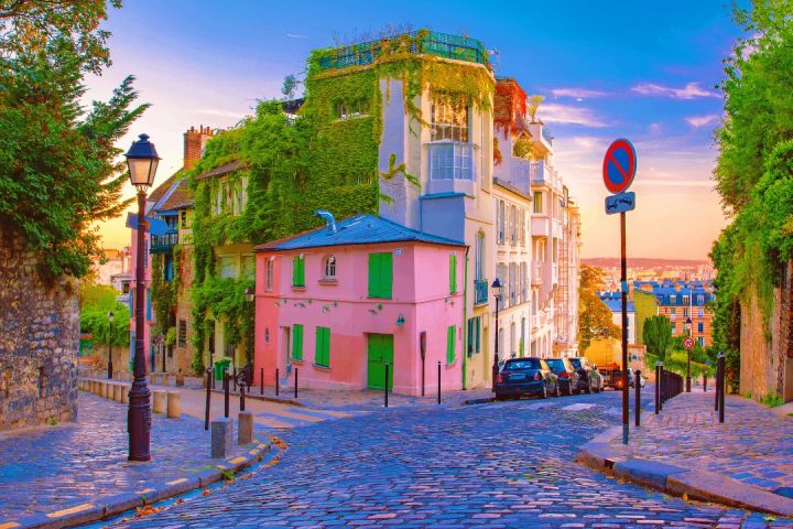 Free tour - the village of Montmartre, far from the crowds image