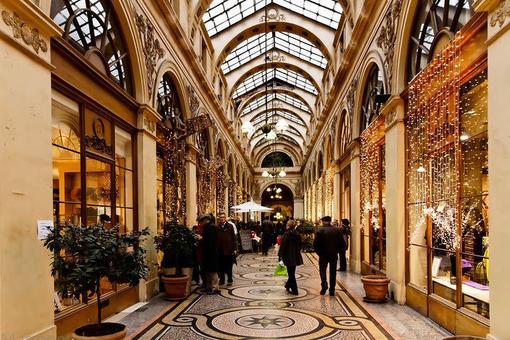 Christmas Mystery in the Covered Passages of Paris  image