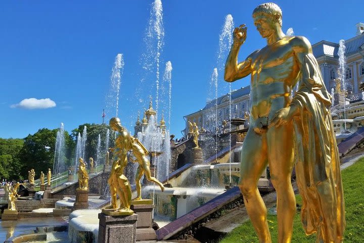 1-Day Visa-Free Tour with Hermitage, Peterhof and Canal Cruise image