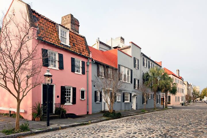 Charleston's Walking History Tour - 6 PM image