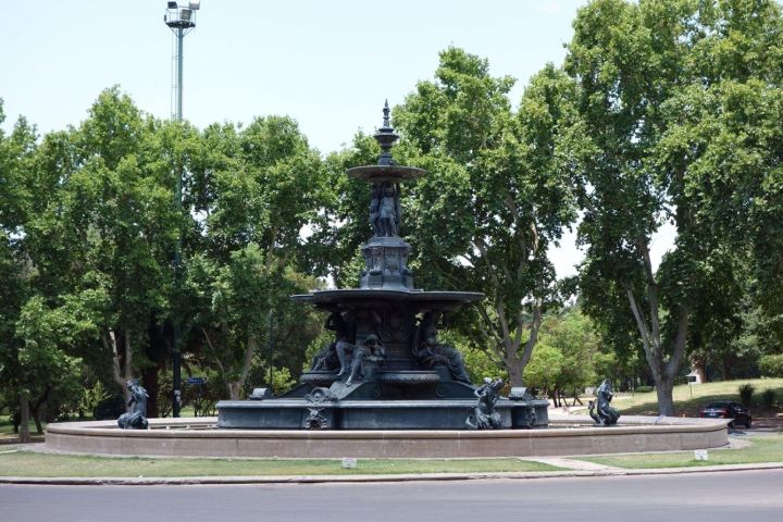Mendoza City Tour with San Martin Park Visit image