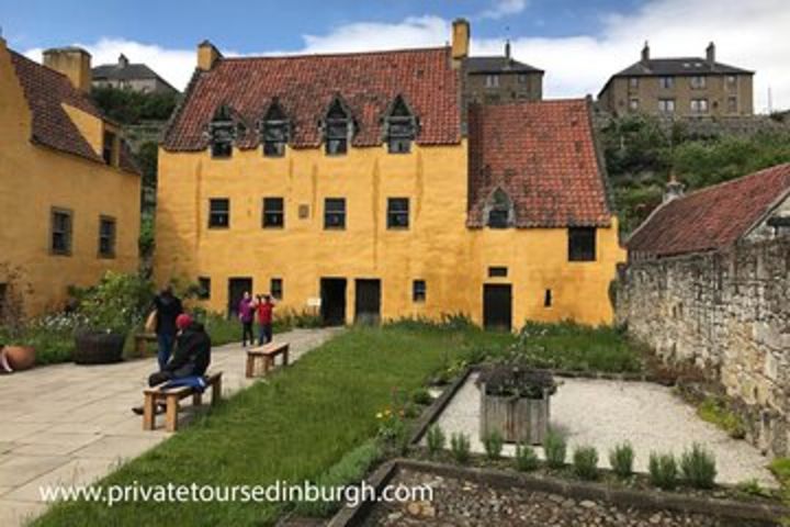 Outlander private tour – Lallybroch, Culross and Drummond Castle image