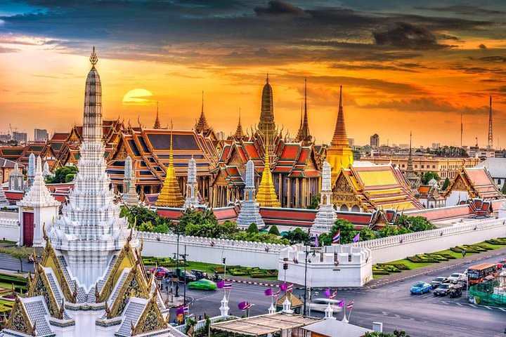 Full-Day Bangkok Landmark Tour with Lunch and Guide image