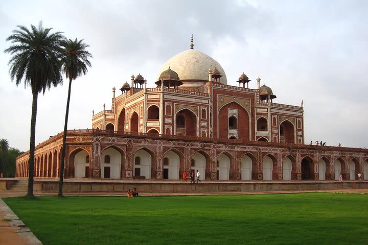 New Delhi and old Delhi tour by private car image