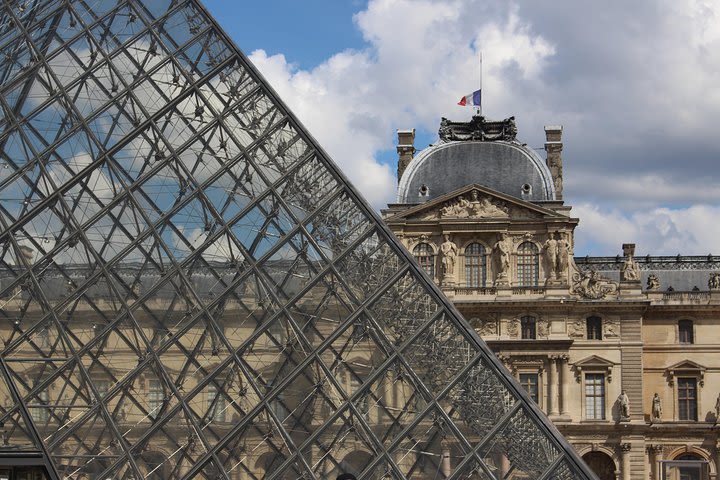 Louvre Semi Private Group Tour MAX 6 PEOPLE Guaranteed image