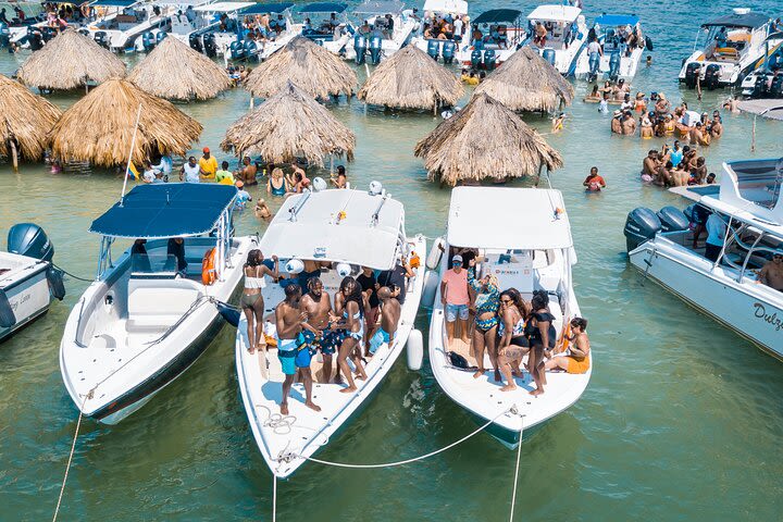 Private 30ft Luxury Speedboat To Rosario Islands image