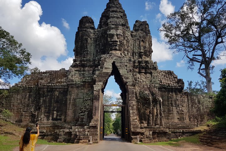 1 day special Tour: Angkor Wat,Bayon,Ta Prohm, Bantey srei and Beng Mealea image