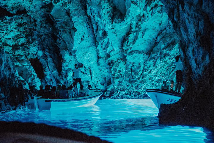 Five Island Speedboat Tour Featuring the Blue Cave and Hvar image