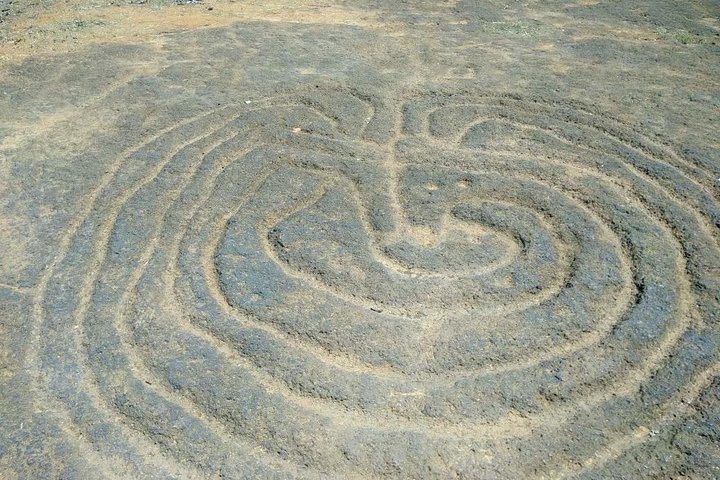 Private Goa tour of ancient rock art, laterite cave and bubble lake with lunch image