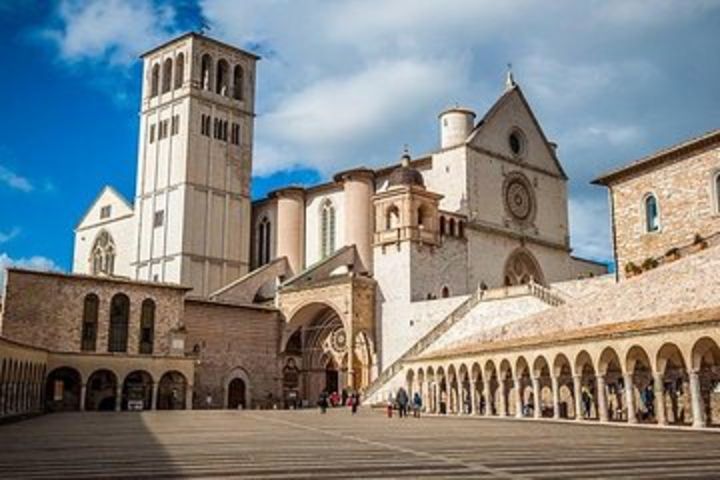 Assisi & Cortona (Umbria & Tuscany Regions in 1 Day) - Ultimate Tour image