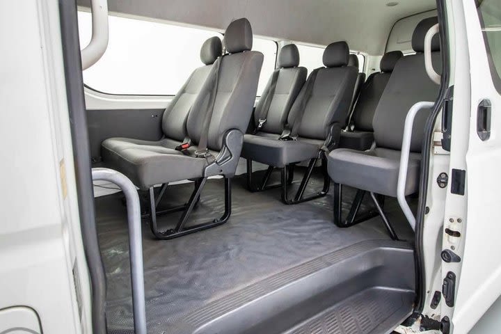 Sunshine Coast Airport Private Transfer 13 Seat Minibus Meet and Greet Service image