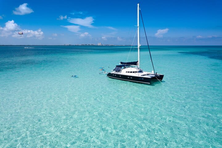 Puerto Morelos Catamaran Secret Sandbar Sail with Lunch and Drinks image