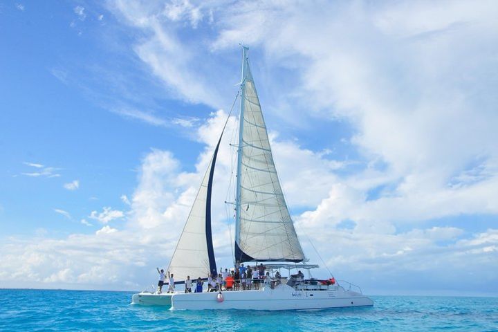 Exclusive Sailing Isla Mujeres. Top tour ! ( no hidden fees) image