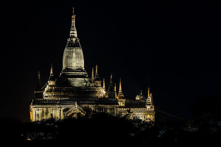 Bagan temples & food by night image