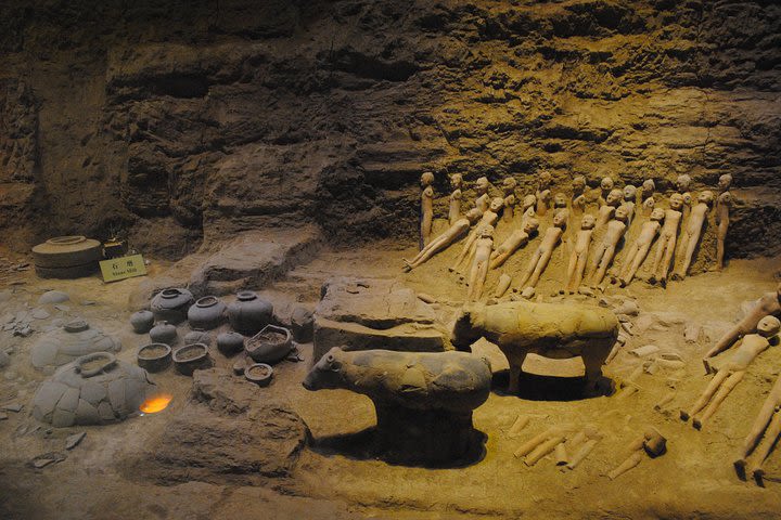 Private Day Tour of Terracotta Warriors,Cave House and Han Yangling Mausoleum image