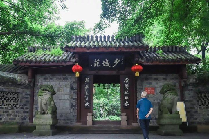 Private 5-Day Amazing Tour: Chengdu And Jiuzhaigou Tour Combo Package image