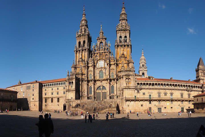 Santiago and Viana experience private tour image