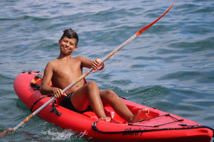 Kayak tour in Lagos to visit the caves and snorkel. image