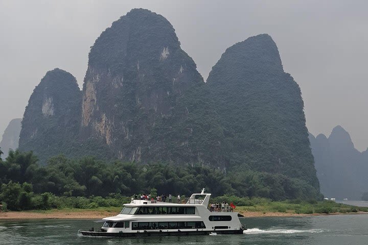 Full-Day Guilin Li-River Cruise and Yangshuo Liusanjie Show Private Tour image