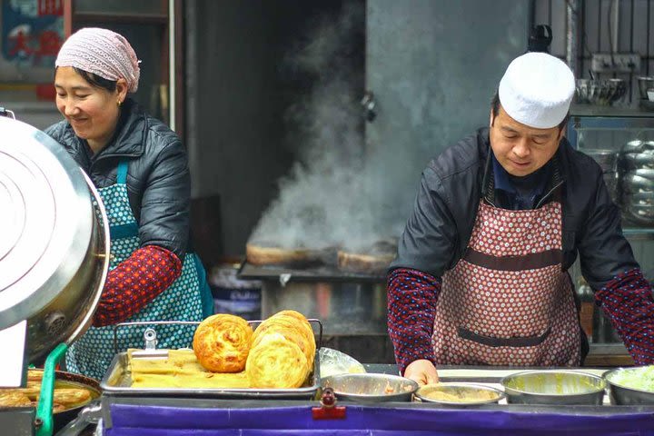  Xi'an Morning Food & Market Tour by TukTuk image