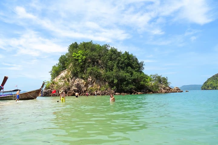 Deluxe Hong Island Tour by Longtail Boat from Krabi image