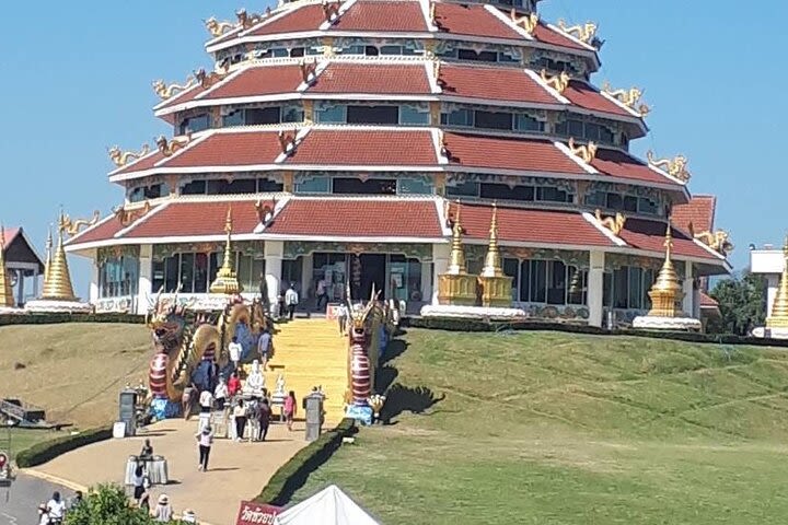 Chiang Rai White, Blue Temple & Wat Huay Pla Kang Museum image