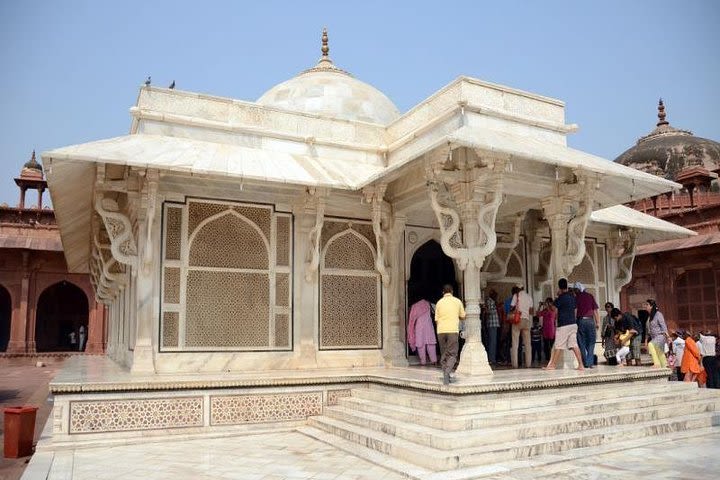 Full Day Fatehpur Sikri, Bharatpur and Deeg Palace Tour image