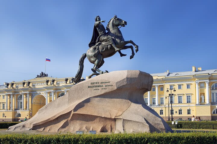 Royal St.Petersburg: 2-day Shore Mini-Group Excursion Visa-Free image