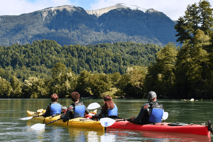 Tour en Kayak por el Lago Rosselot y Cascada Escondida image