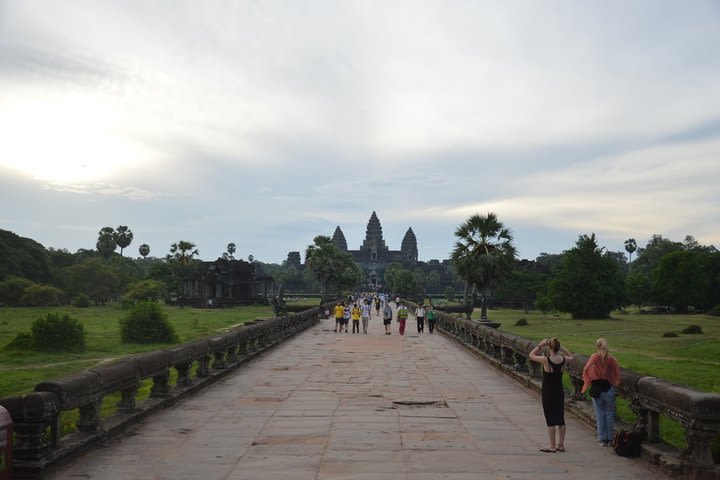 To explore Angkor Wat for 3 days image