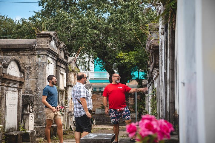 New Orleans Garden District Walking Tour image