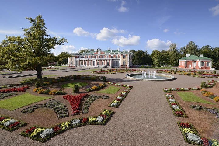 Tallinn Small Group Tour Old Town and Kadriorg image