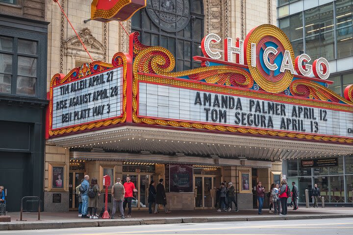 Chicago Architecture & Highlights with Local Treat - Small Group Walking Tour image