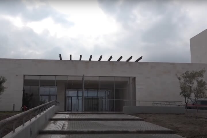 E-ticket to Royal Graves of Aigai with Audio & Thessaloniki audio image