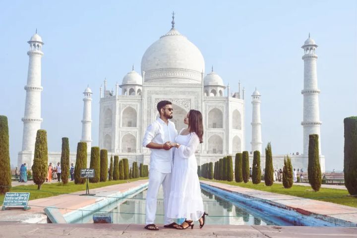 Sunrise Magic: Taj Mahal Sunrise Tour from Delhi with Guide image