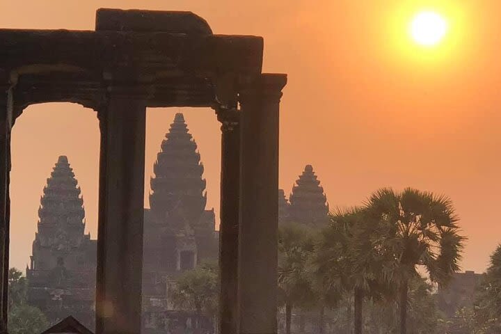 Private Angkor Wat Sunrise Tour  image