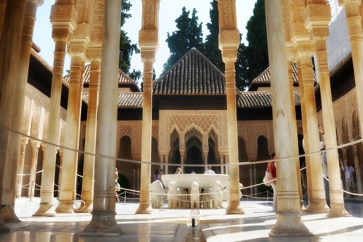 Alhambra and Generalife tour in a small premium group of maximum 10 people image