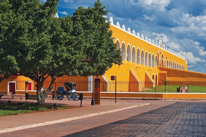 Private Tour Izamal Magic Town and the Ancient Mayan City image