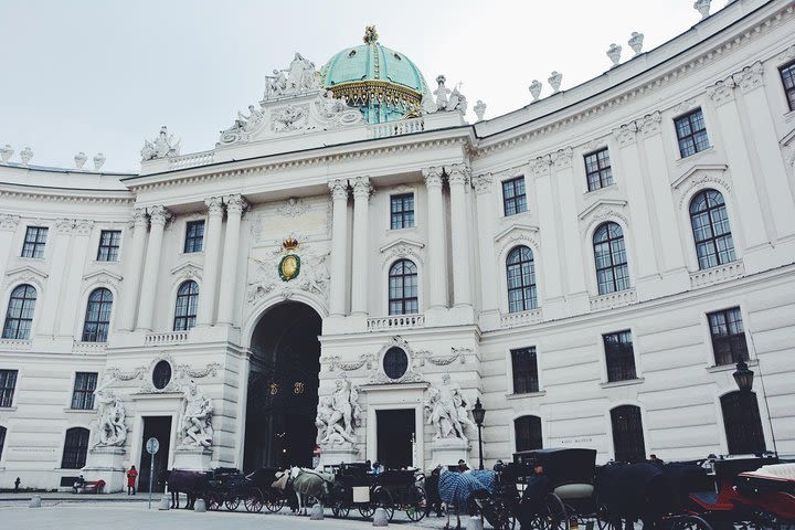 Full day PRIVATE GUIDED VIENNA tour from Budapest with lunch and drinks image