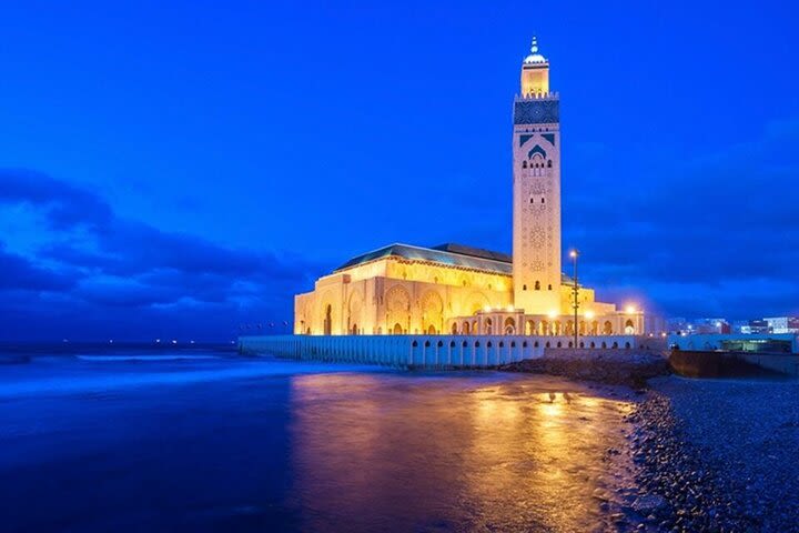 Hassan II mosque from Casablanca Airport. image