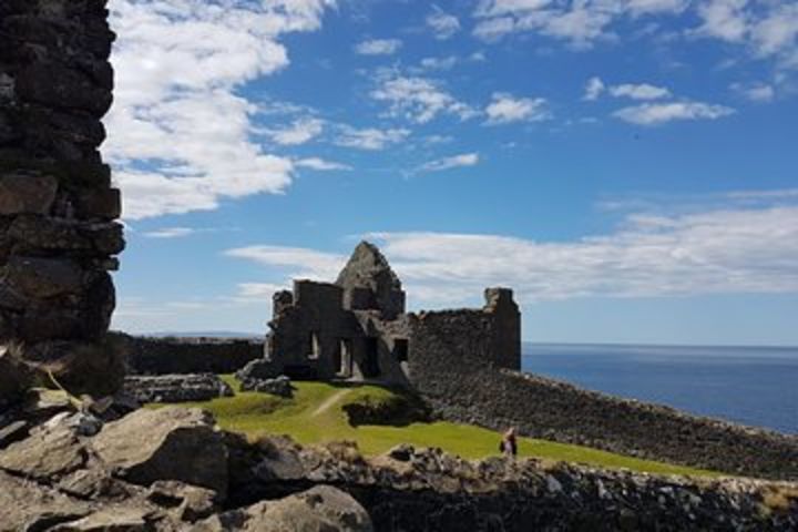 Giants Causeway & Coastal Tour from Belfast image