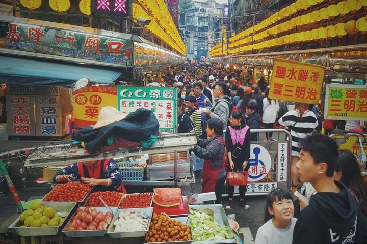 Night Market Food Tour in Keelung image