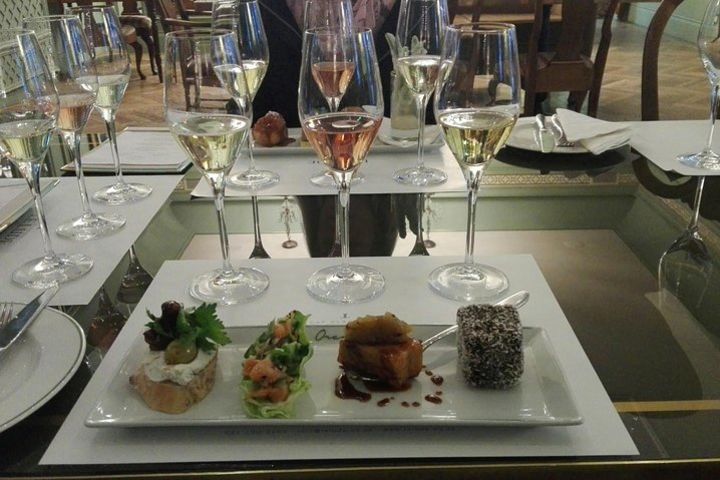 SPARKLING Sensation - Private Stellenbosch & Franschhoek Bubbly tour image