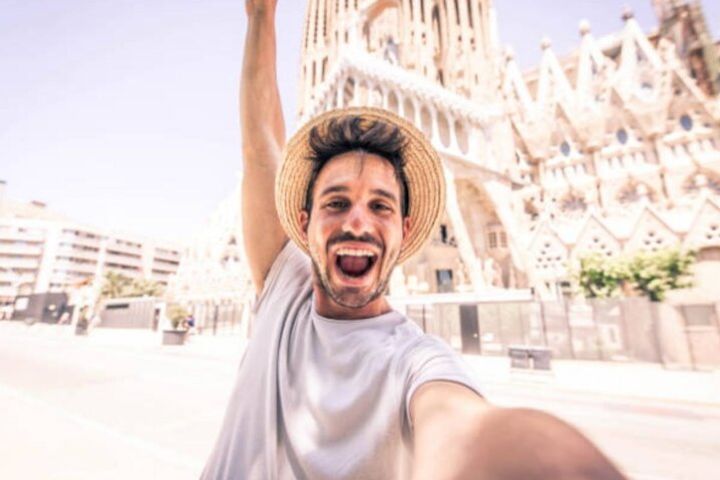 La Sagrada Familia Tour image