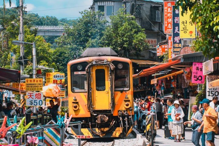 Private Jiufen & Pingxi Day Tour with English-Speaking Guide image