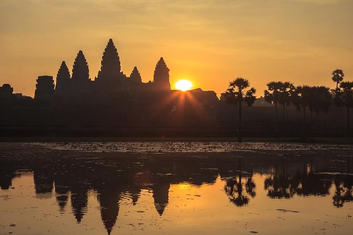 One day Angkor Wat sunrise with Lunch image