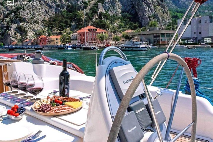 Private Day Sailing with Lunch,Wine,Beer,Skipper,Fuel & Stand Up Paddle Included image