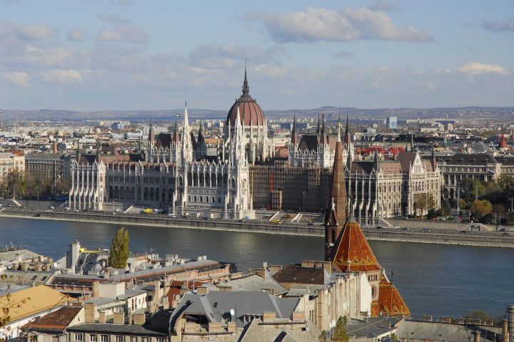 Tour Of Budapest w/ Entry To Parliament (non-EU Citizen Ticket)  image