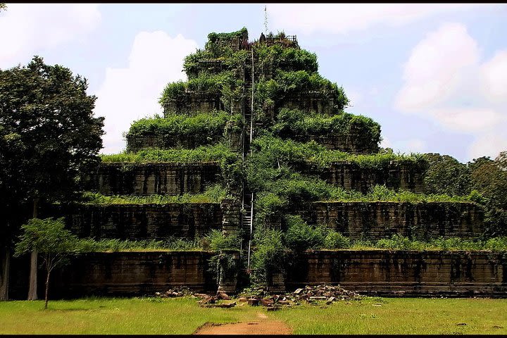 Koh ker and Beng Mealea Temple Tour image