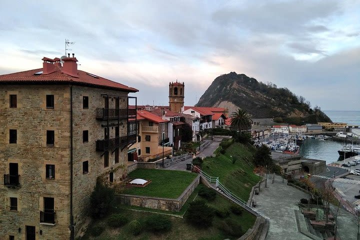 San Sebastian: From Waves to Grapes - Premium image